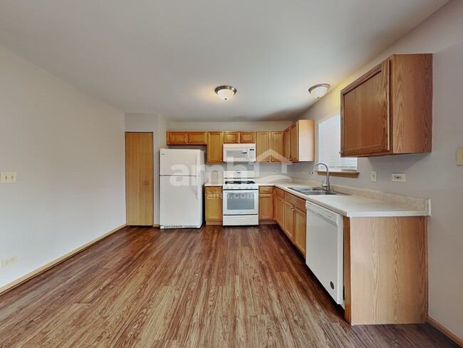 Building Photo - 233 E Cobbler Ct