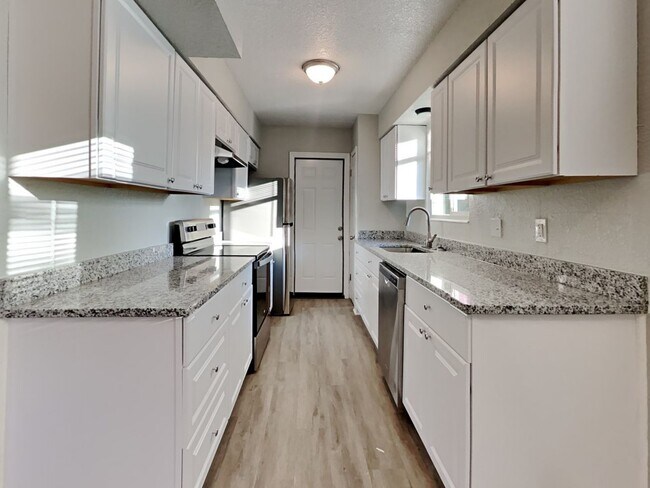 Building Photo - Move-In Ready 3BR Home in Jacksonville FL | Fenced Backyard, Carport & Modern Upgrades