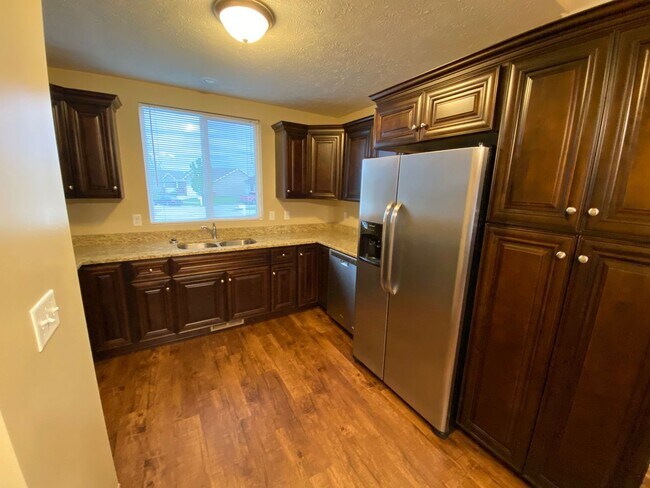 Building Photo - Newer Home in Excellent Family Neighborhood