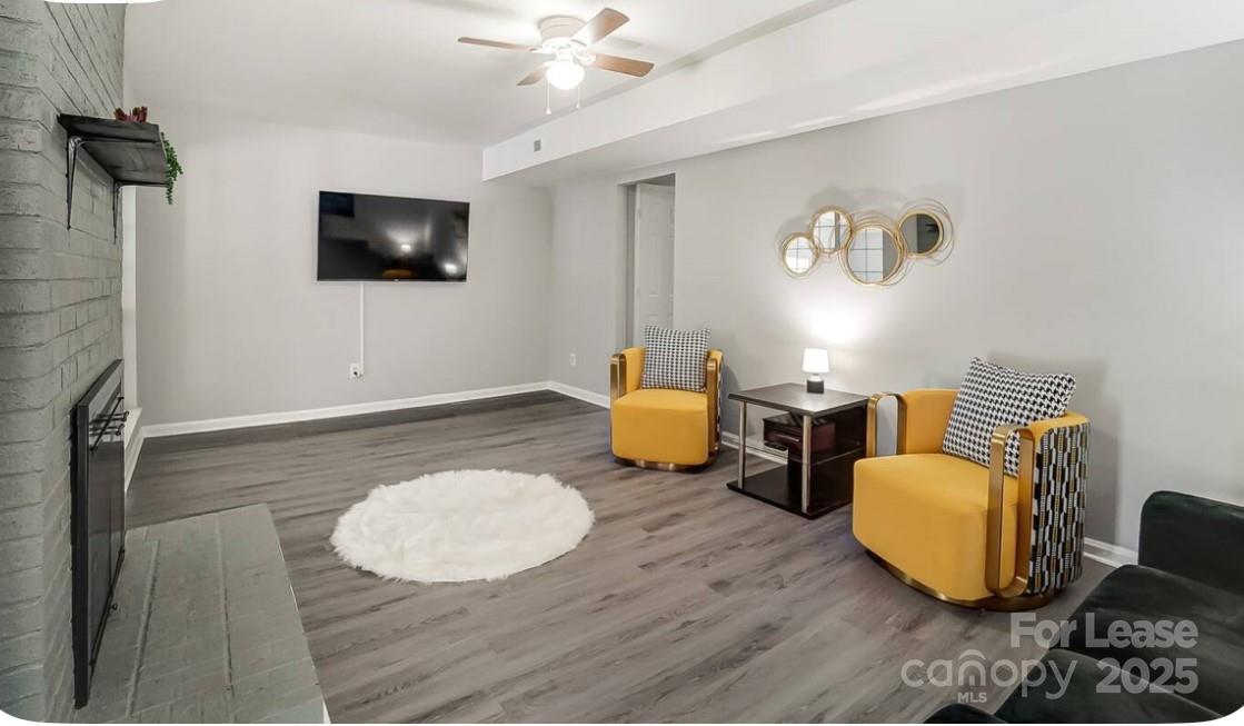 Foto del edificio - 9501 Pondside Ln
