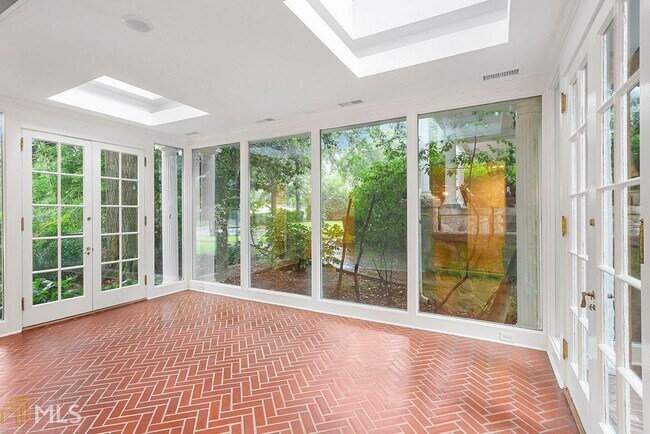 Foto del edificio - 120 Peachtree Cir NE