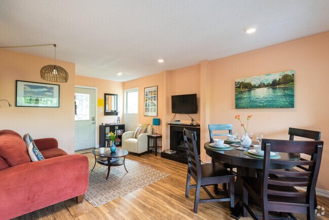 Building Photo - 1206 Hollow Creek Dr