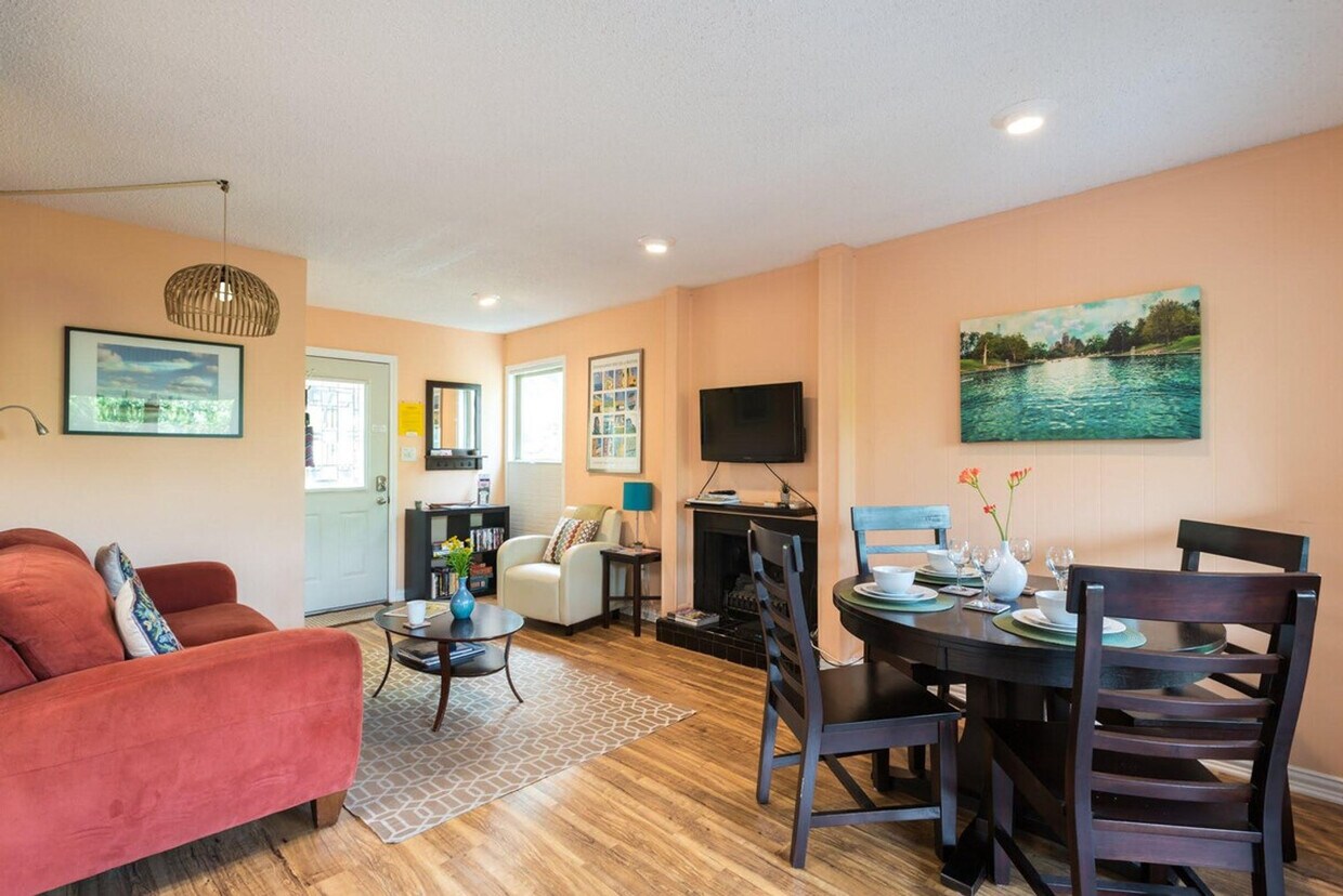 Foto principal - 1206 Hollow Creek Dr