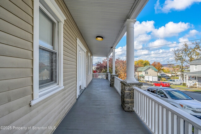 Building Photo - 538 Birch St