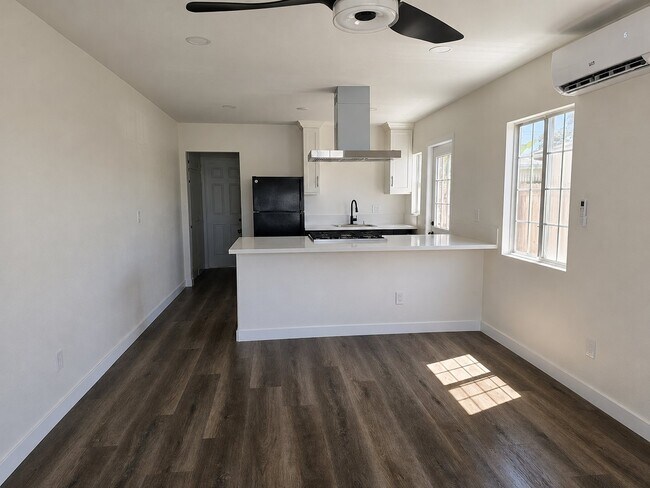 Building Photo - 873 Riverlawn Ave
