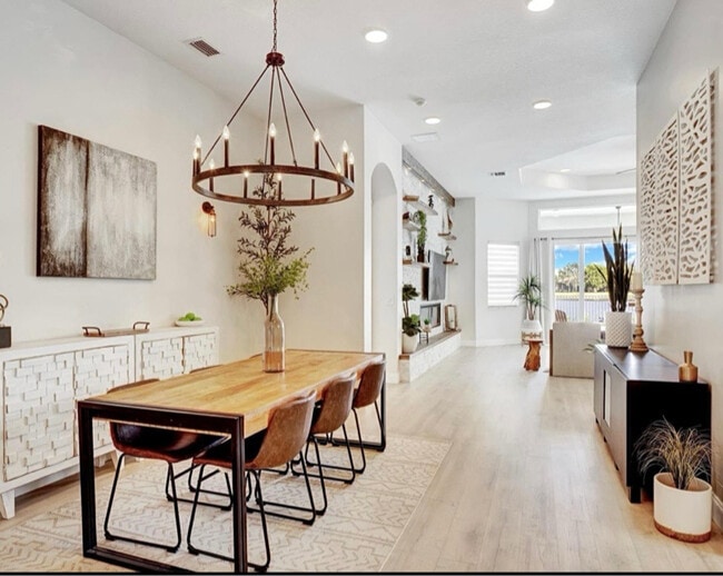 Building Photo - 8163 Alberti Dr