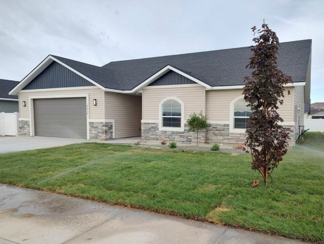 Building Photo - 2430 Lotus Ave