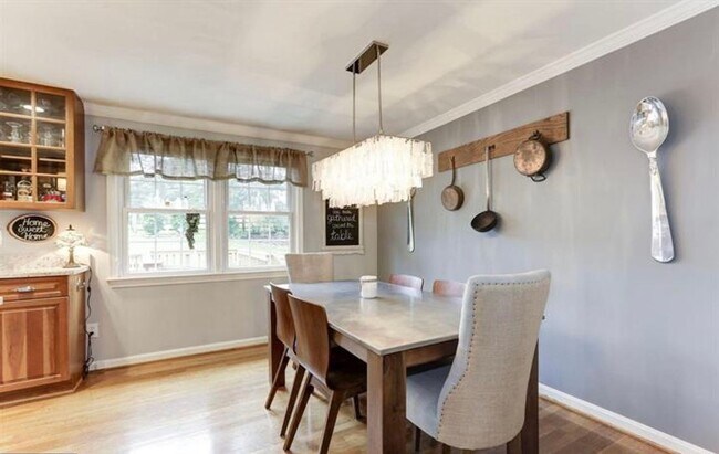 Foto del edificio - Gorgeous 4 BR/2.5 BA Home on a Beautiful T...