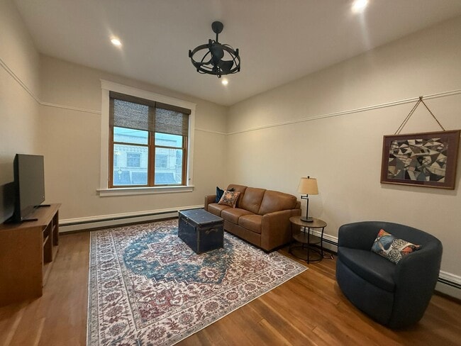 Building Photo - Stunning 2-Bedroom Downtown Hamilton Apartment — Modern Comfort Meets Historic Charm