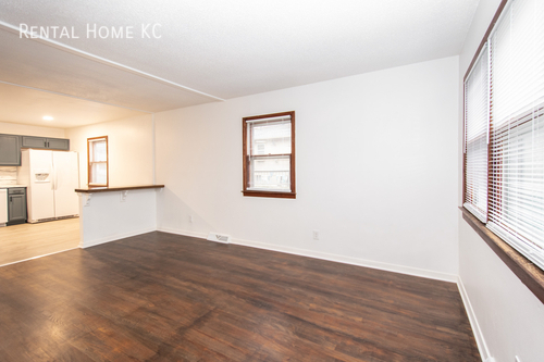 Building Photo - 7941 Robinson St