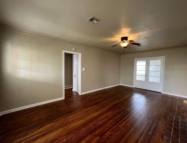 Foto del edificio - 1144 S Vandalia Ave
