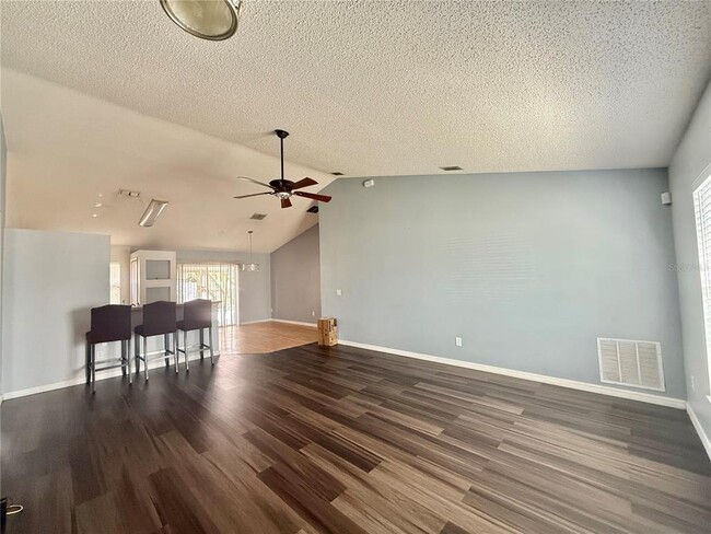 Building Photo - 1905 Myakka Ct