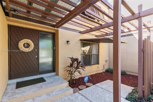 Foto del edificio - 3 br, 2.5 bath Townhome - 1660 W Golfview ...