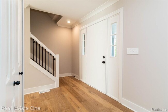 Building Photo - 5485 Hammersmith Dr