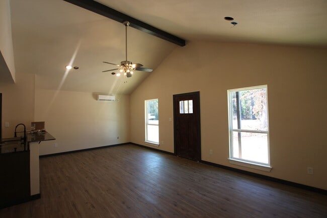 Building Photo - Spur 164 Units
