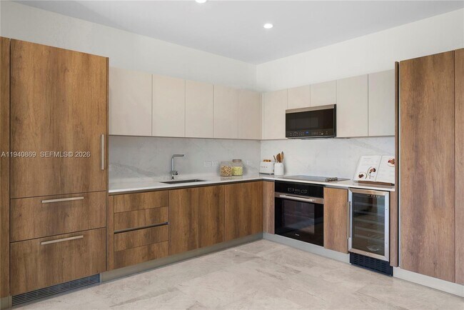 Foto del edificio - 701 Valencia Ave