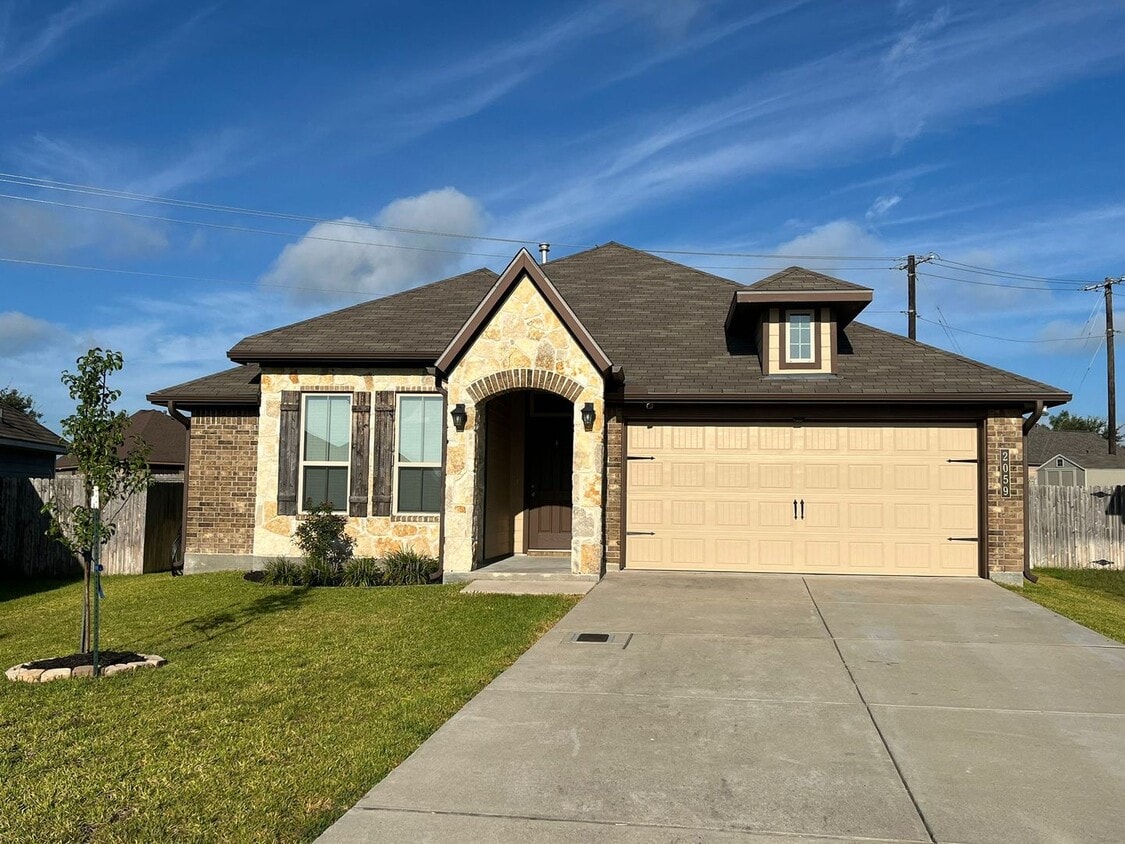 Primary Photo - Beautiful 3 bed/2 bath home in great location