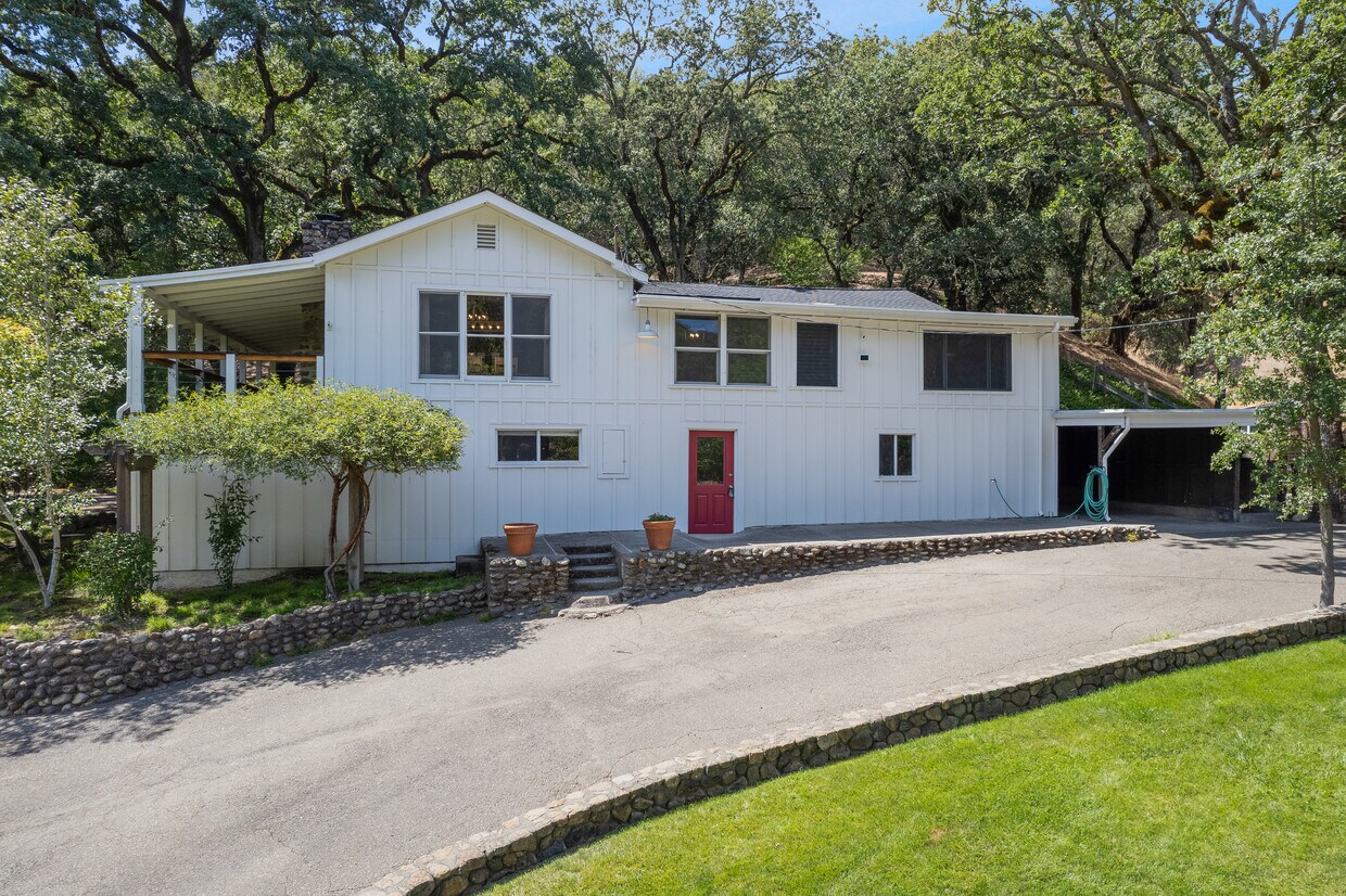 Primary Photo - 2611 Leslie Rd