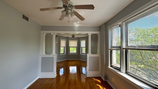 Foto del edificio - 2400 South Lawndale Avenue
