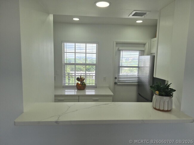 Foto del edificio - 3050 N Palm Aire Dr