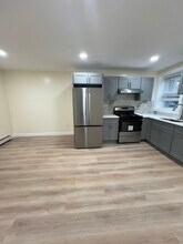 Building Photo - 17 Hudson St