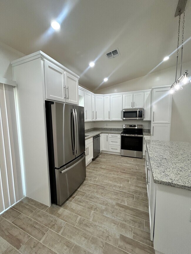 Building Photo - 1324 Renda Ct