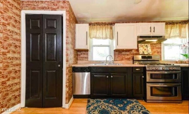 Foto del edificio - 3 br, 1 bath House - 305 Justice Ave