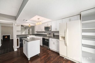 Building Photo - 1273 S Crystal Way