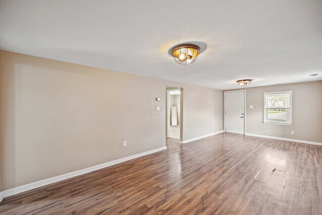 Foto del edificio - CHARMING 3 BEDROOM 1 BATH NEAR LITTLE CREEK & SHORE DR