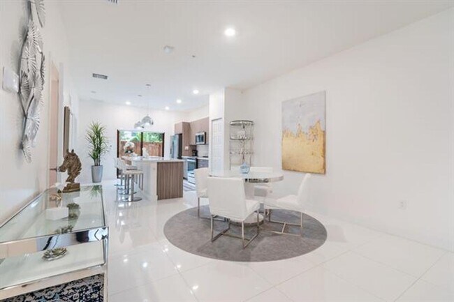 Foto del edificio - 8045 NW 104th Ave