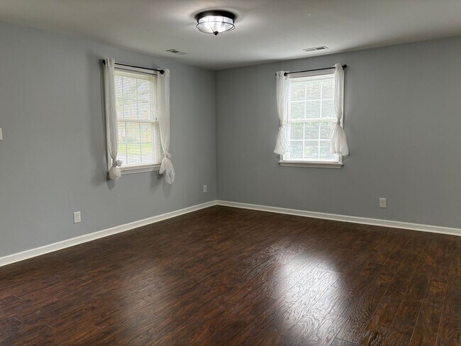 Foto del edificio - 4 bedroom, 2 bathroom House in Greensboro!