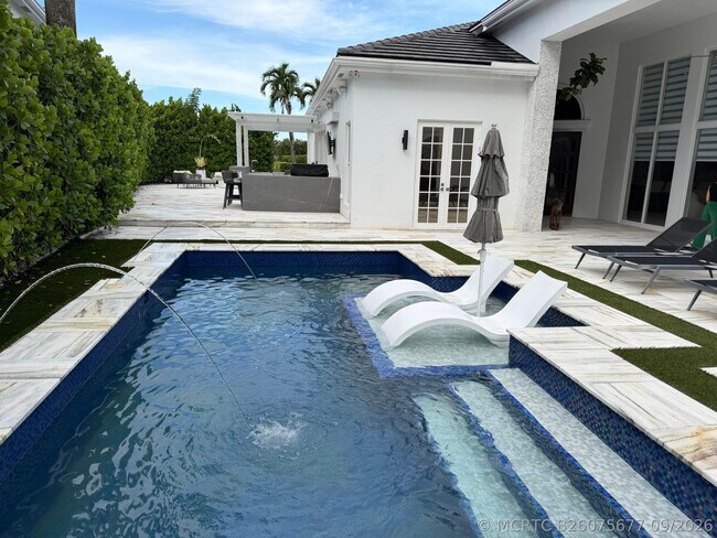 Building Photo - 6493 Enclave Way