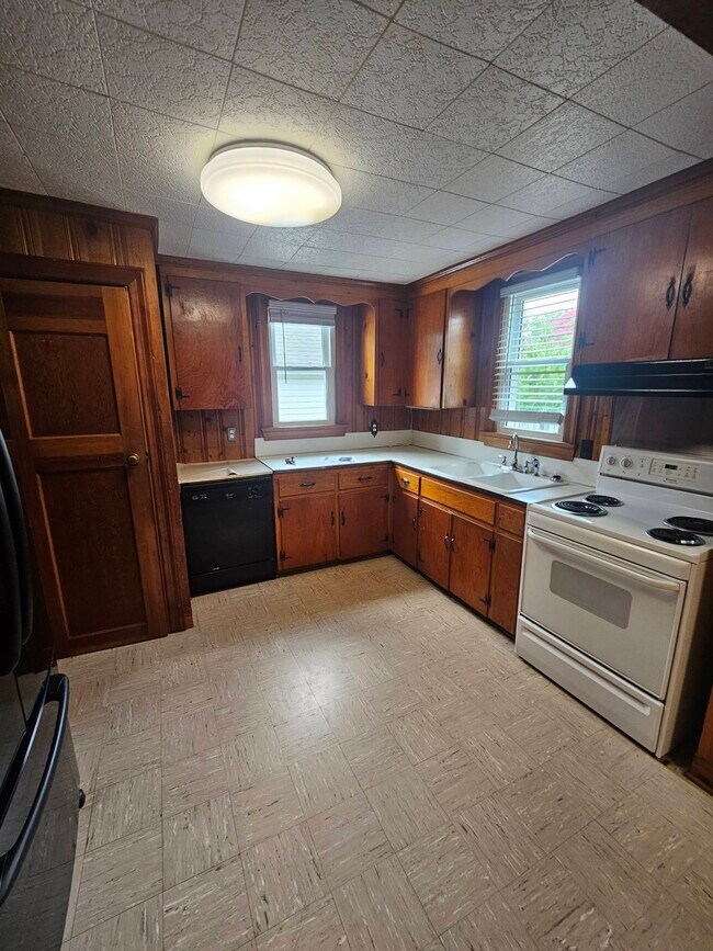 Building Photo - 100 Killarney Rd