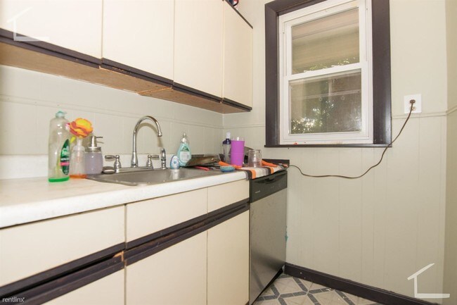 Building Photo - 3 br, 2 bath  - 6 Benson St # 7-1