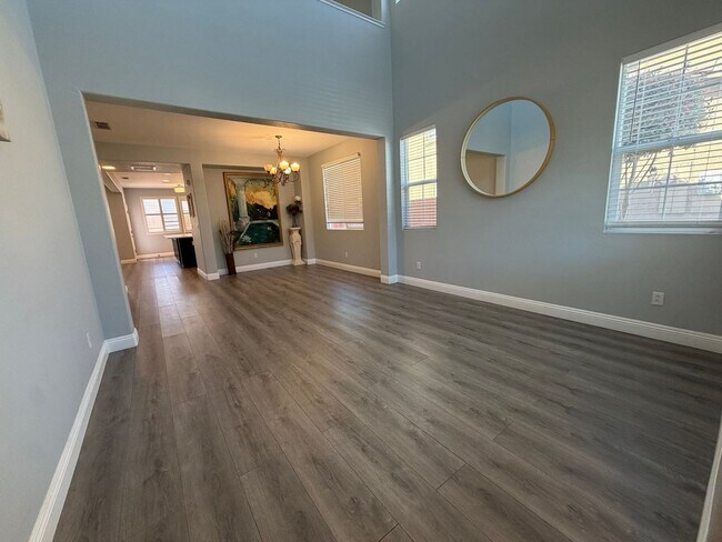 Foto del edificio - AVAILABLE NOW! LEASE TODAY! 4 Bedroom 3 Bath Elk Grove Home with Bonus Room!