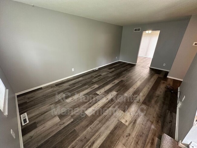 Building Photo - 6753 N Askew Cir