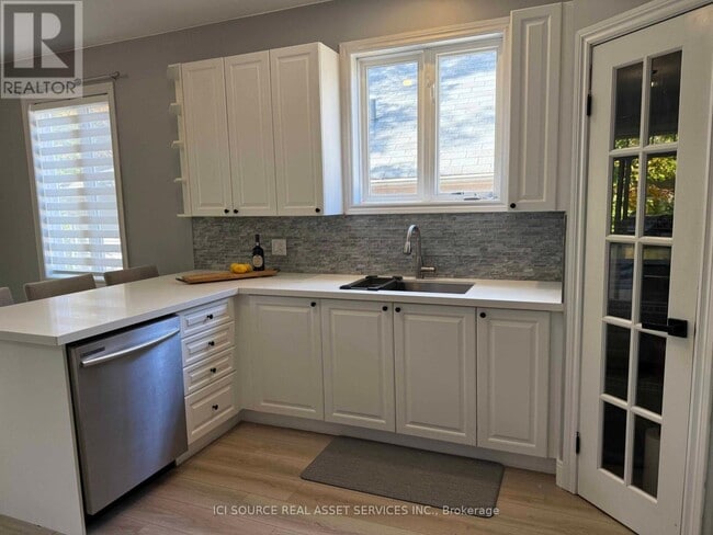 Building Photo - 18 Oakmont Ave