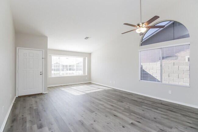 Foto del edificio - 6236 Colby St