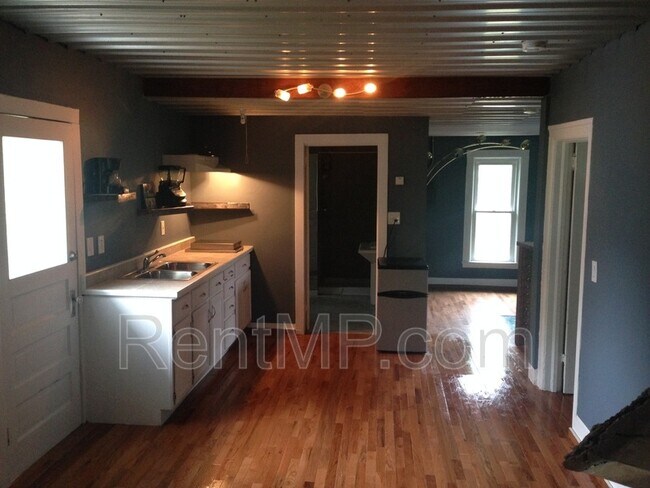 Foto del edificio - 116 N Kinney Ave