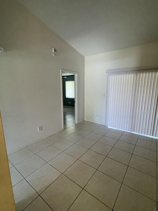 Foto del edificio - 1312 Ravida Cir