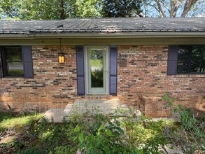 Building Photo - 2708 Granbrook Dr