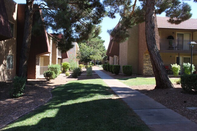Foto del edificio - CUTE CONDO 1 BEDROOM, 1 BATHROOM, NEAR STR...