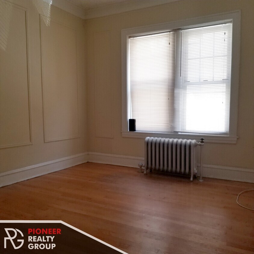 Foto principal - 925 Hinman Ave