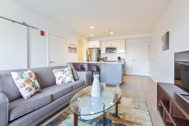 Building Photo - 250 Kendall St