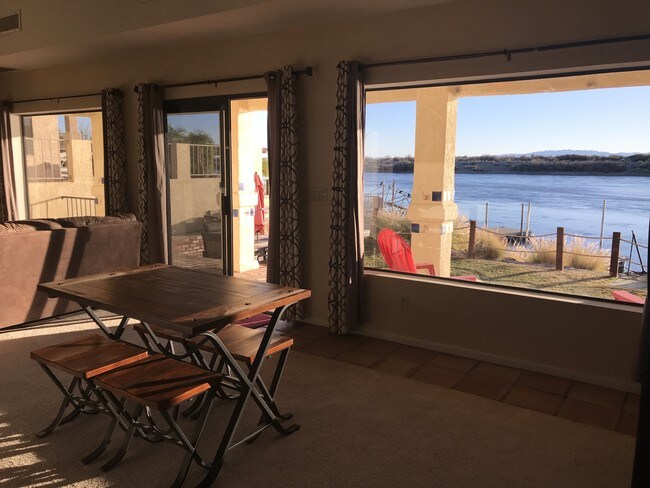 Foto del edificio - 2155 Whitewater Dr