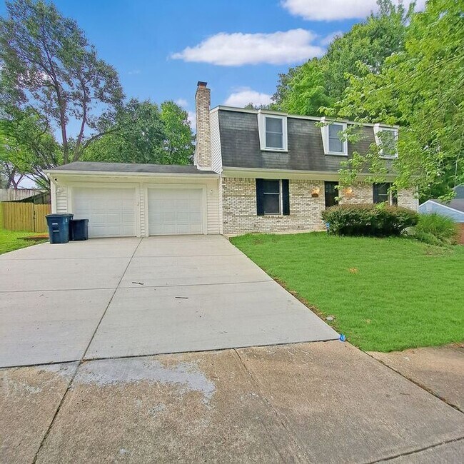 Building Photo - Amazing Pet Friendly 6/Bedroom, 4 Bathroom...