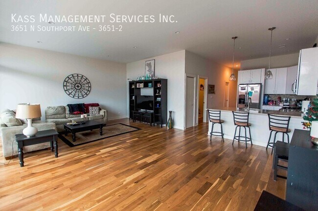 Foto del edificio - 3651 N Southport Ave