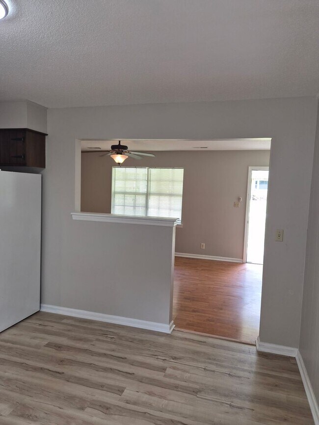 Building Photo - 4203 Davis Ln