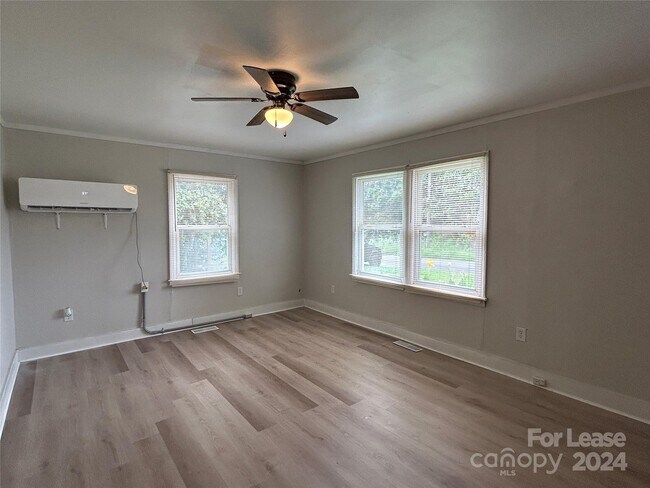 Building Photo - 3016 Celia Ave