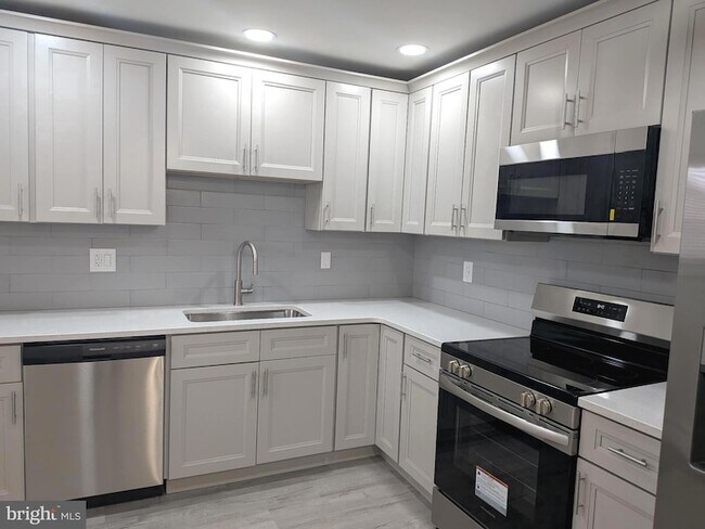 Foto del edificio - 71 Handy Rd